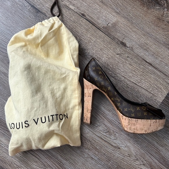 Louis Vuitton heels - Picture 2 of 4
